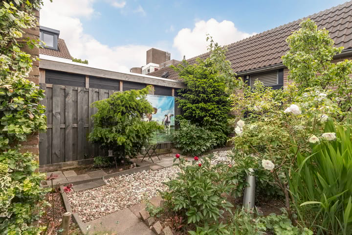 Photo 31 of Pearl Buck-erf 83