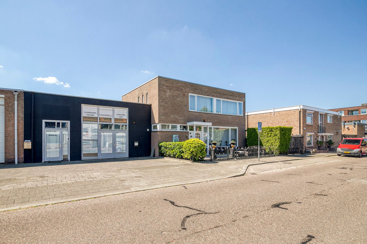 View photo 3 of Dommelstraat 15-17