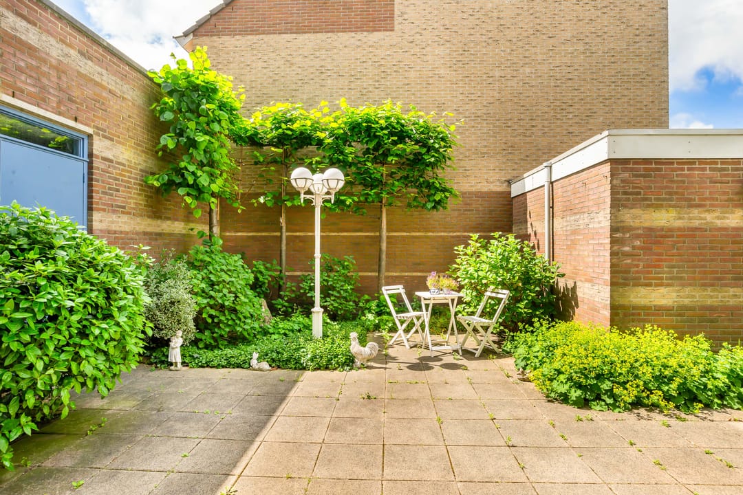 Photo 2 of Dotterbloem 1