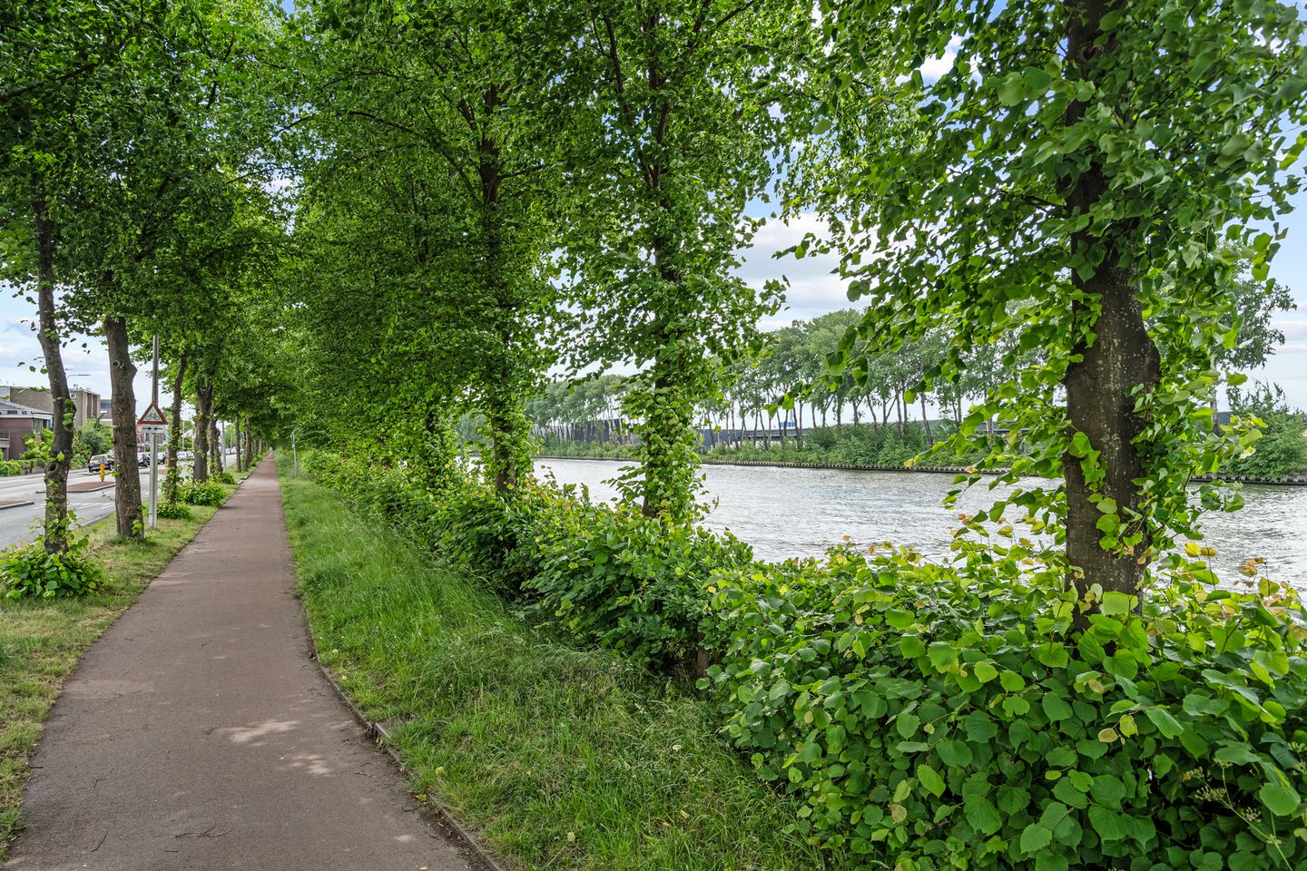 Foto 74 van Amsterdamsestraatweg 1011