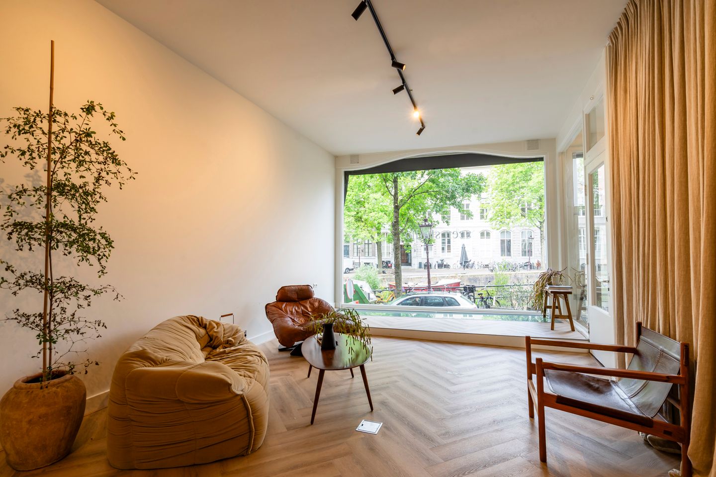 View photo 2 of Herengracht 215-1