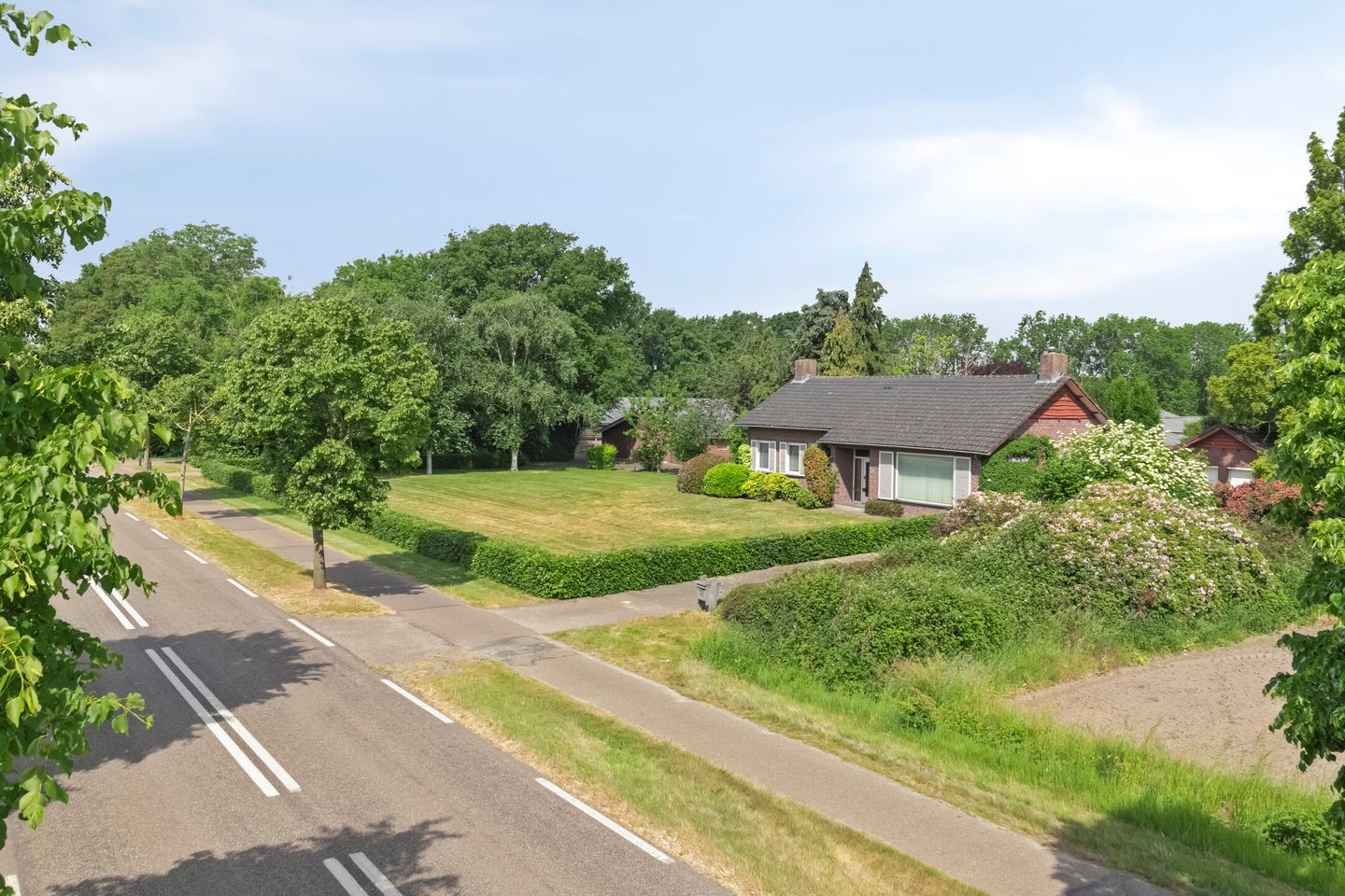 Bekijk foto 3 van Leveroyseweg 10