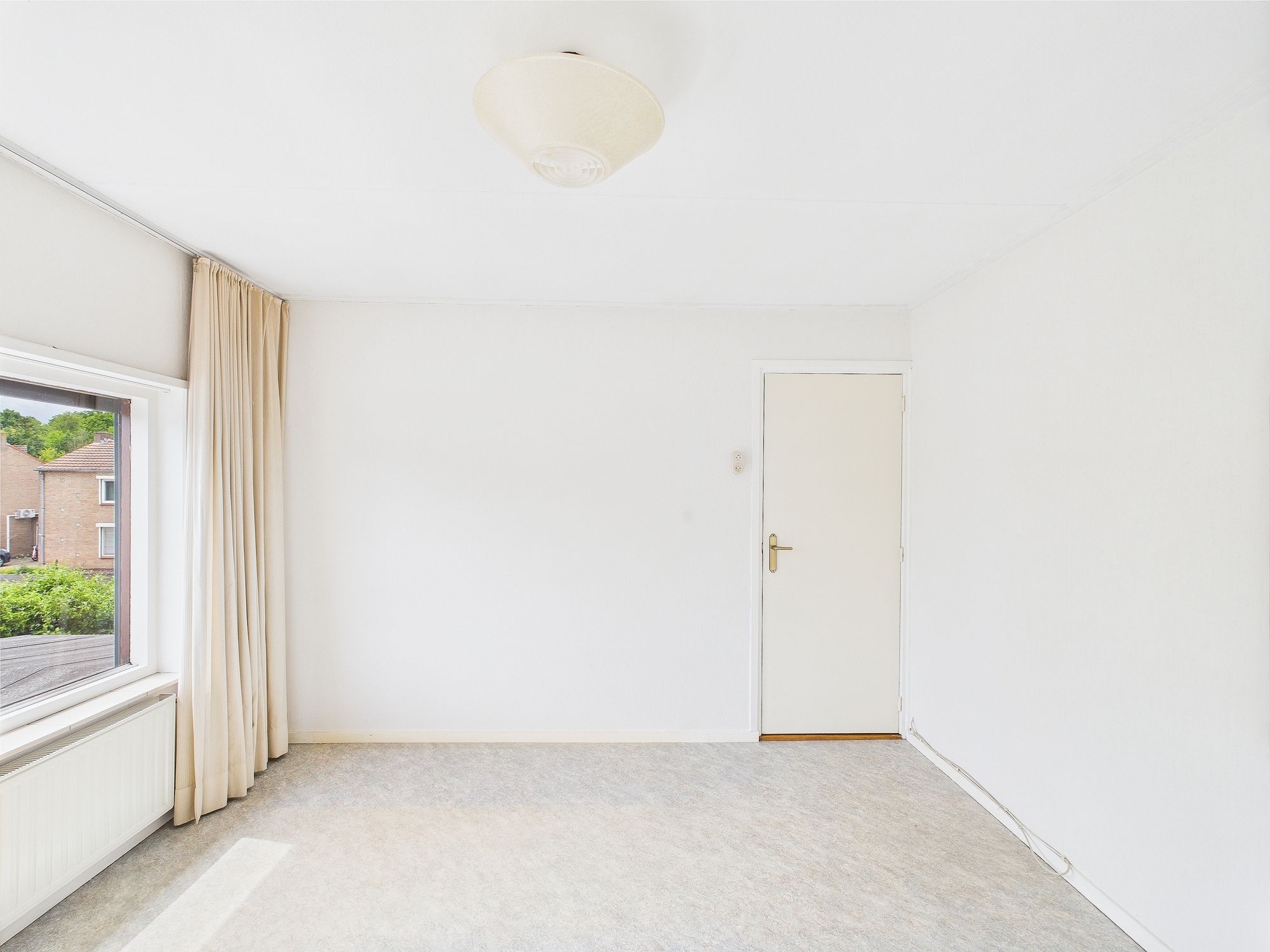 Photo 18 of Robertstraat 57