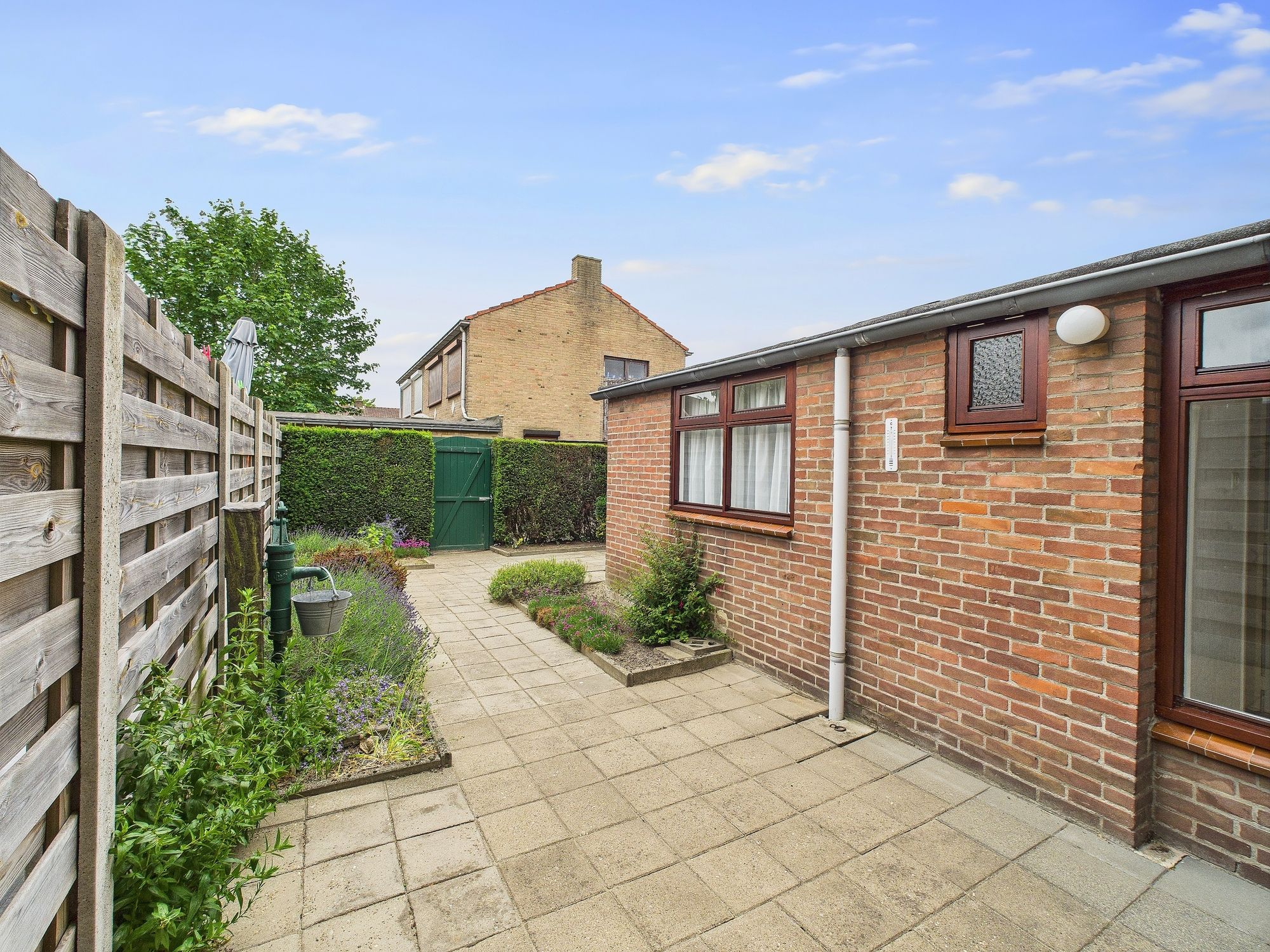 Photo 24 of Robertstraat 57