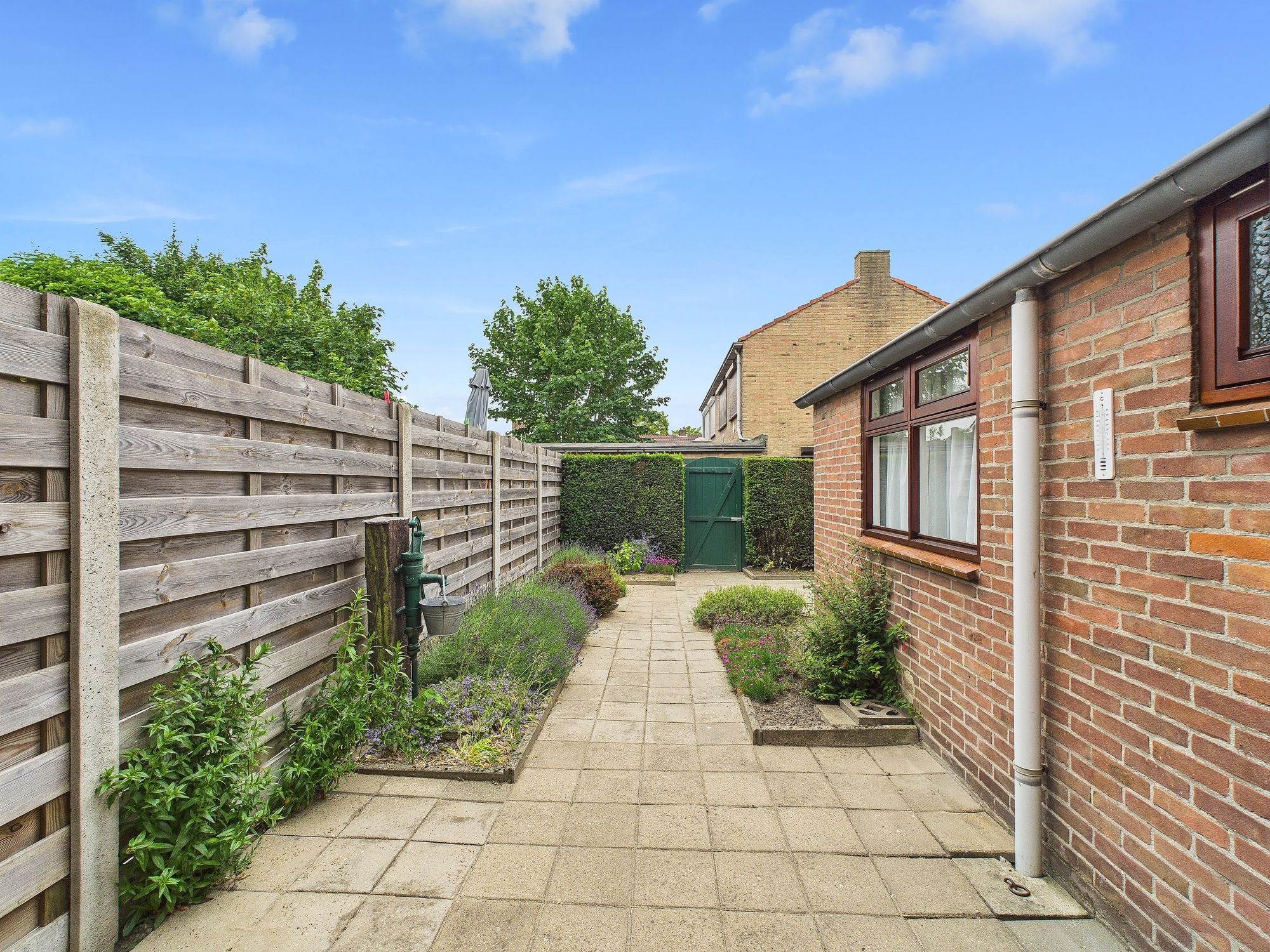 Photo 27 of Robertstraat 57