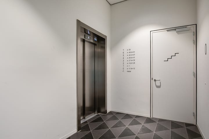 Photo 10 of Mies van der Rohestraat 37