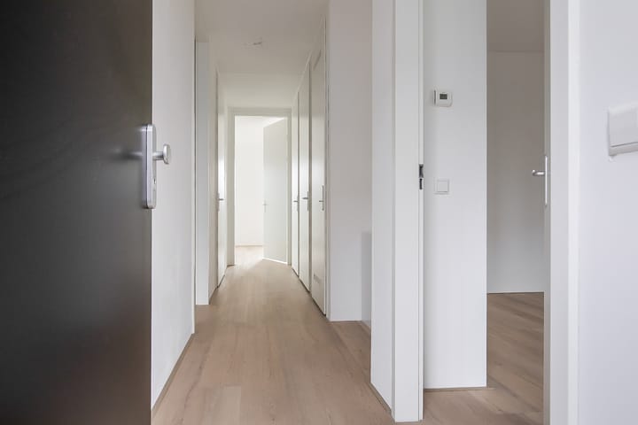 Photo 11 of Mies van der Rohestraat 37