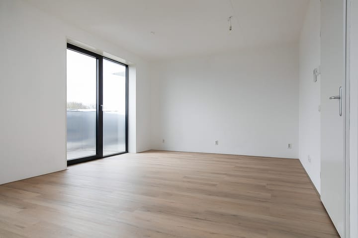 Photo 12 of Mies van der Rohestraat 37