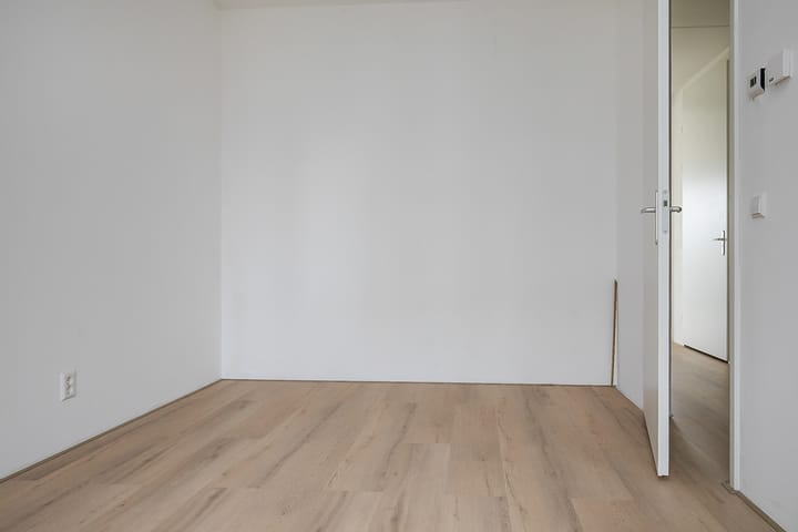 Photo 20 of Mies van der Rohestraat 37