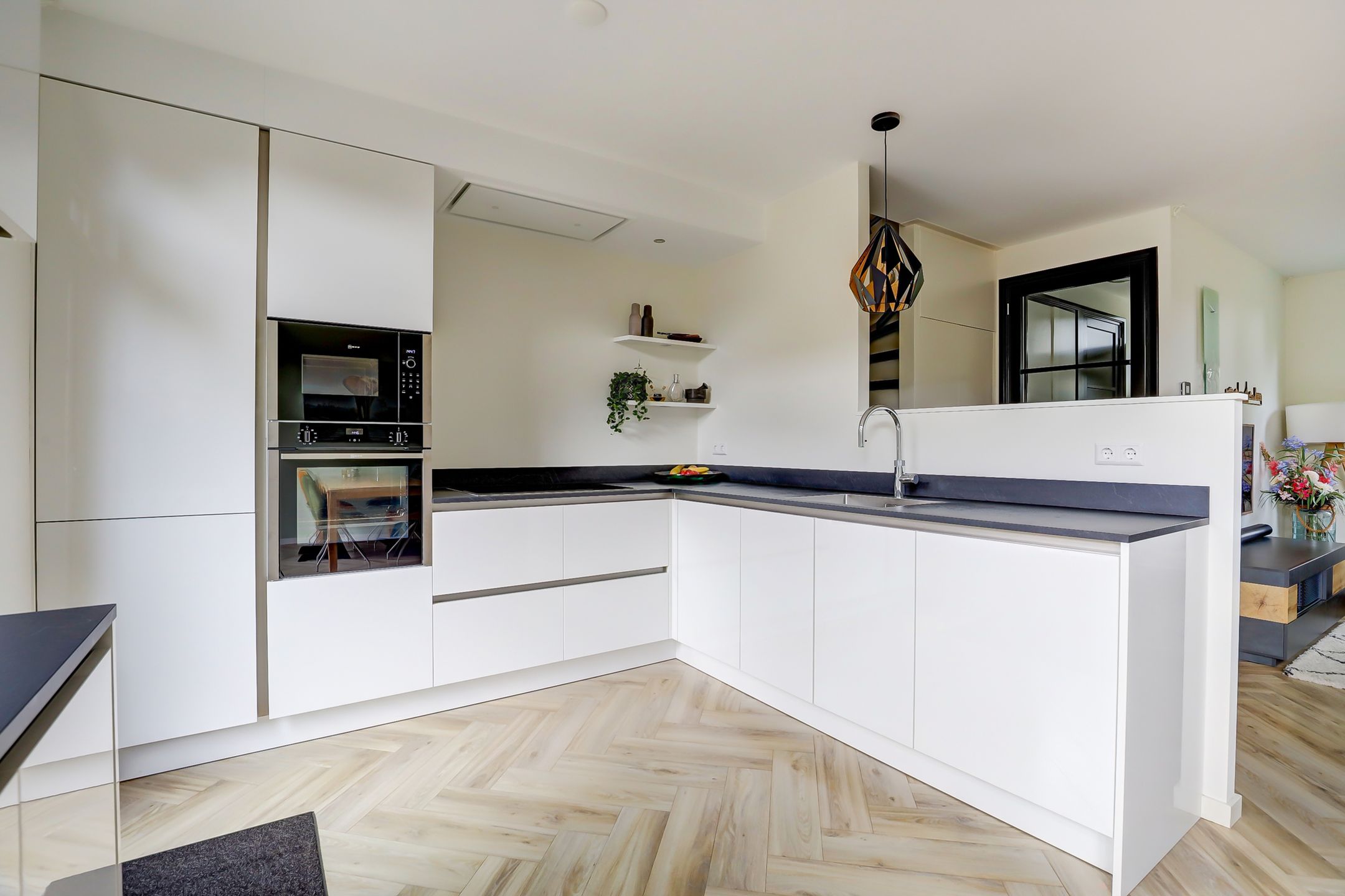 Foto 6 van Madelieflaan 28