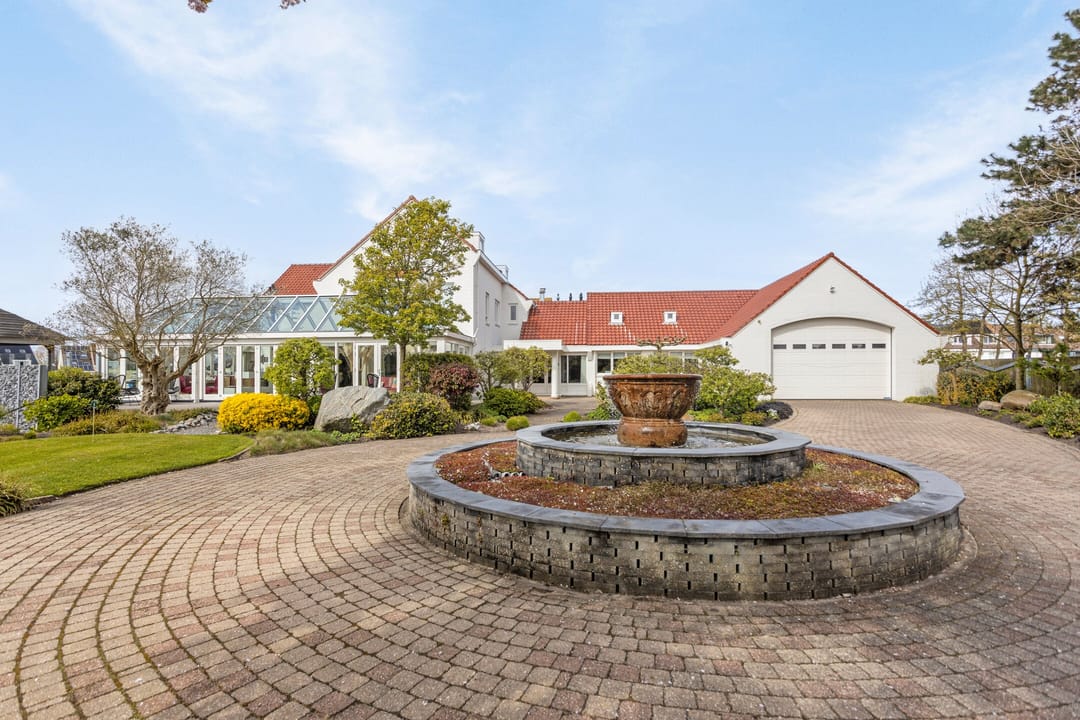 Photo 1 of Pluto 200