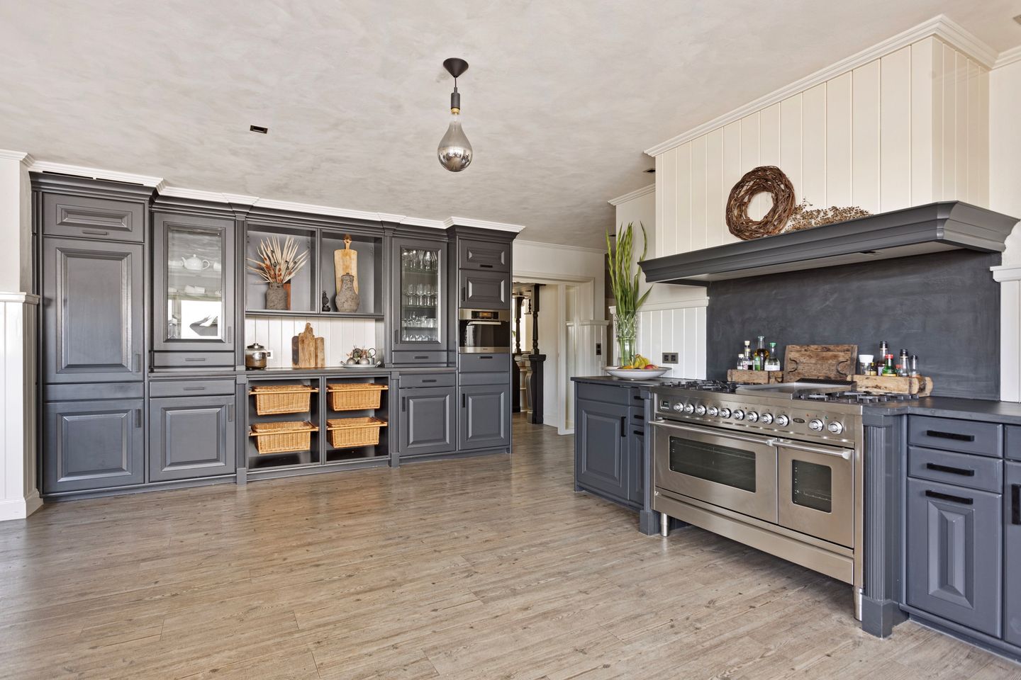 Photo 10 of Pluto 200