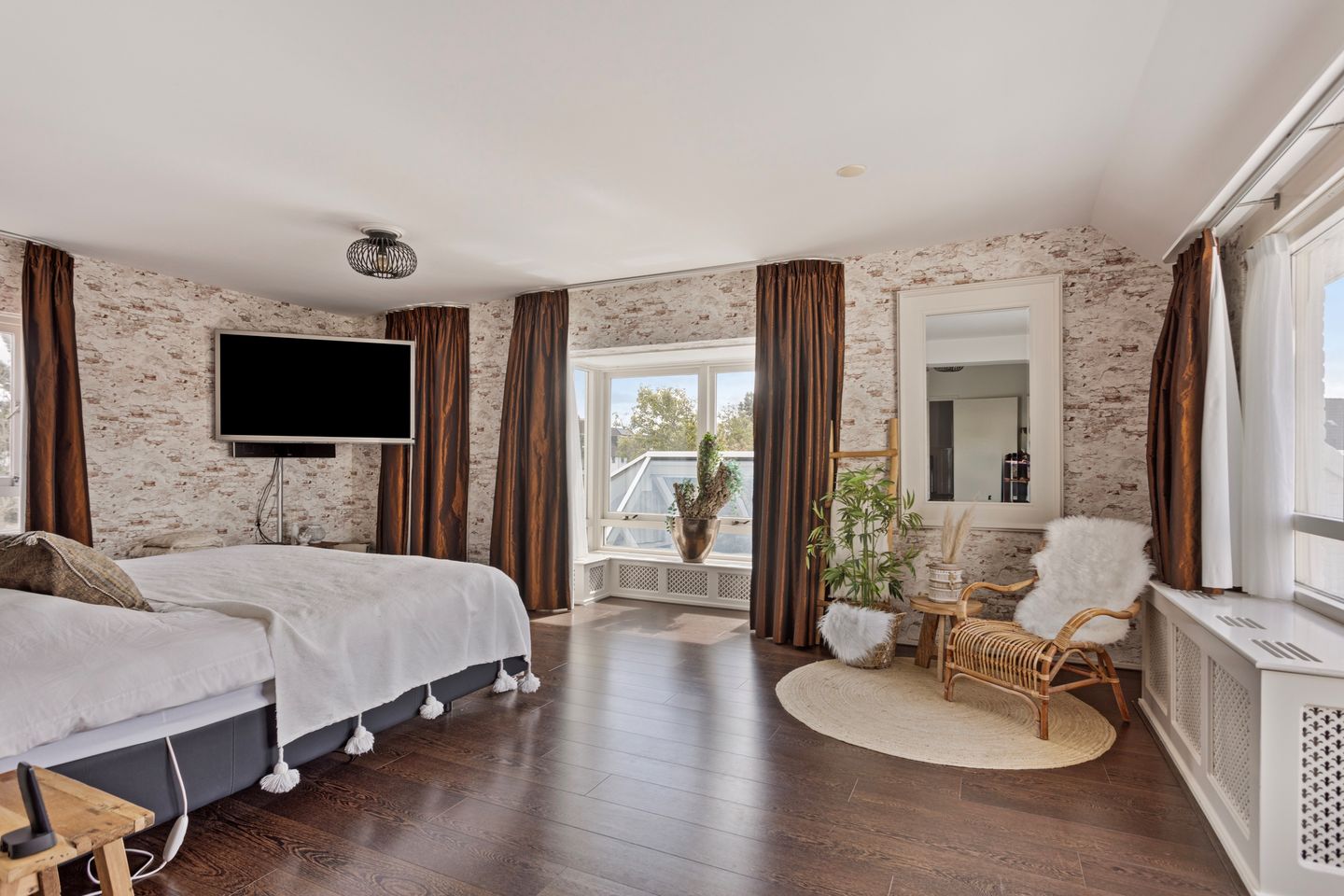 Photo 14 of Pluto 200