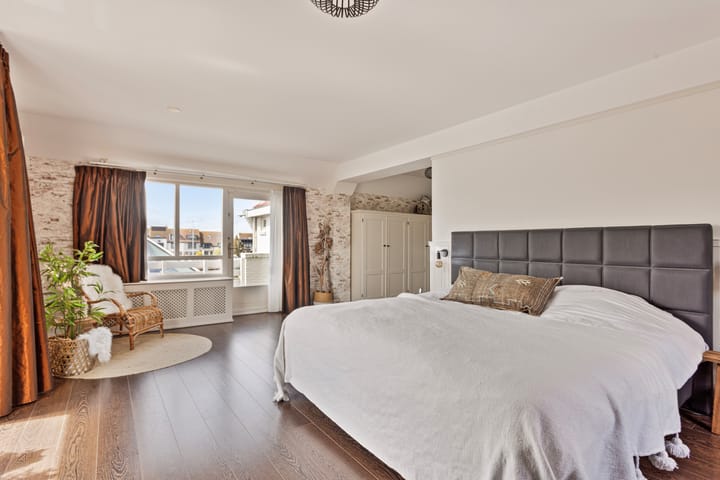 Photo 15 of Pluto 200