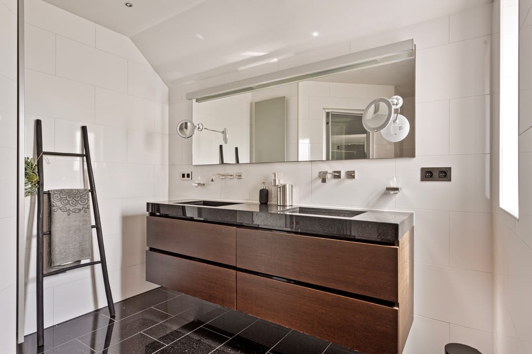 Photo 16 of Pluto 200