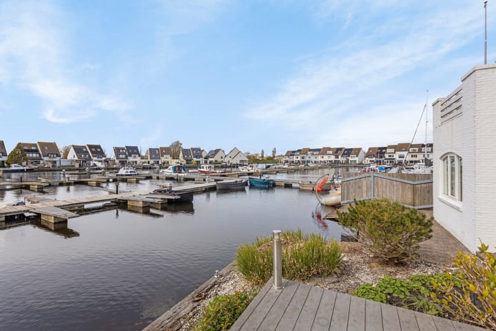 Photo 32 of Pluto 200