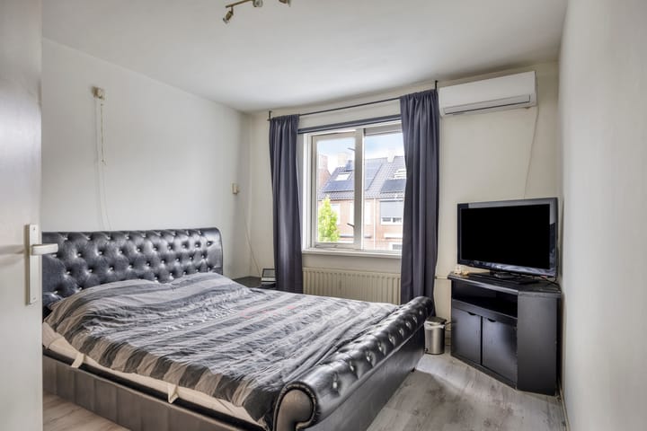 Foto 13 van Aert van Nesstraat 31