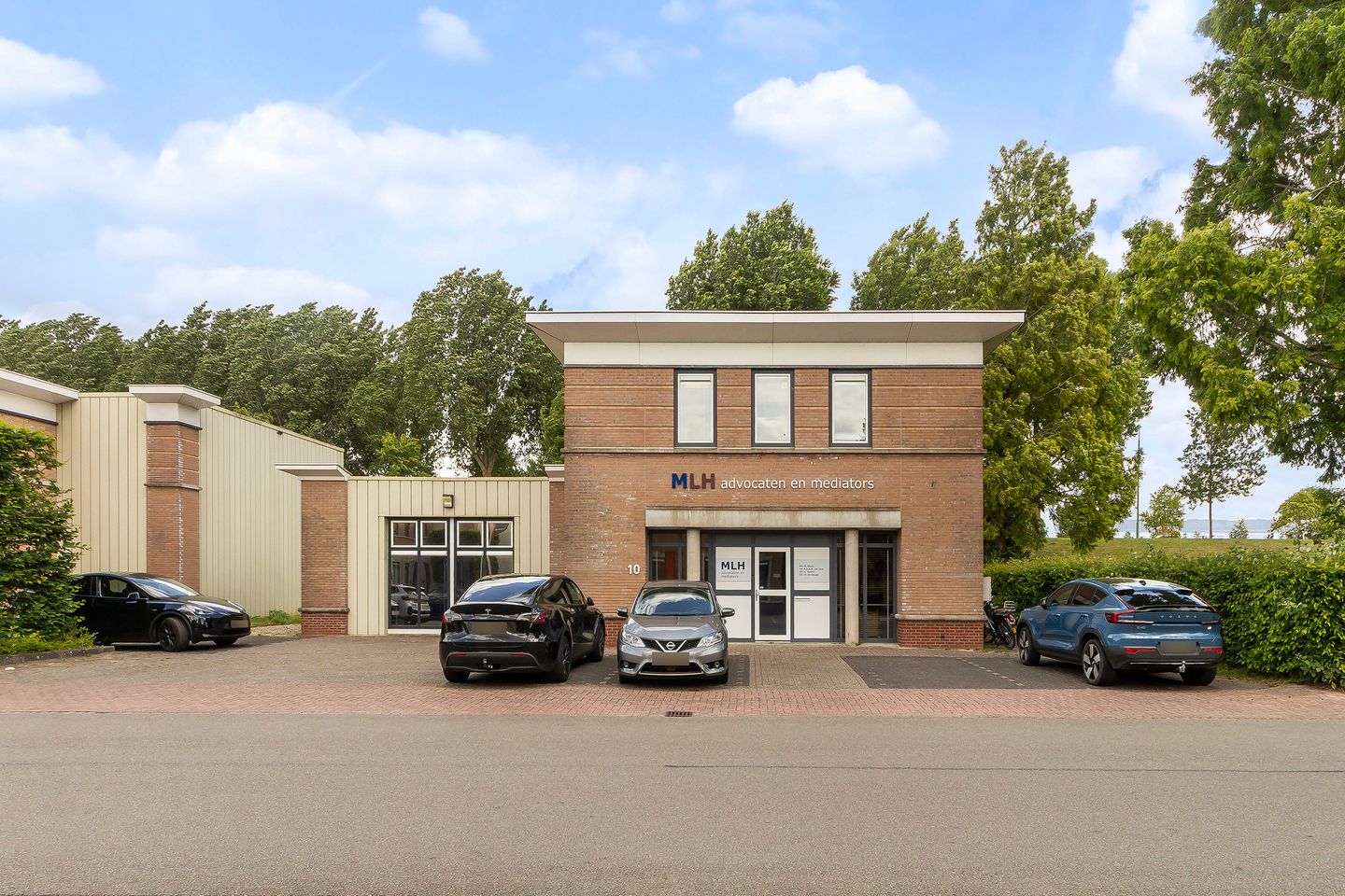 Bekijk foto 2 van Jan Valsterweg 10