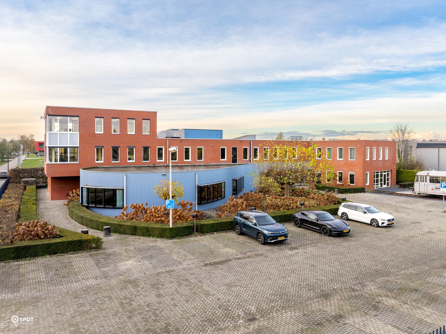 Bekijk foto 2 van Rat Verleghstraat 120