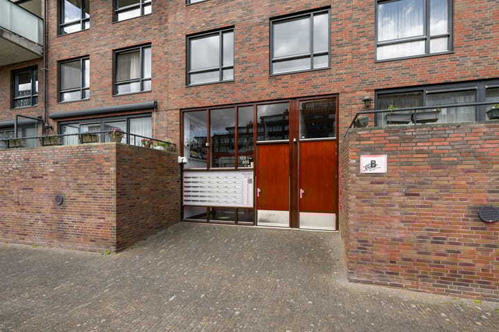 Foto 15 van Helmersstraat 177