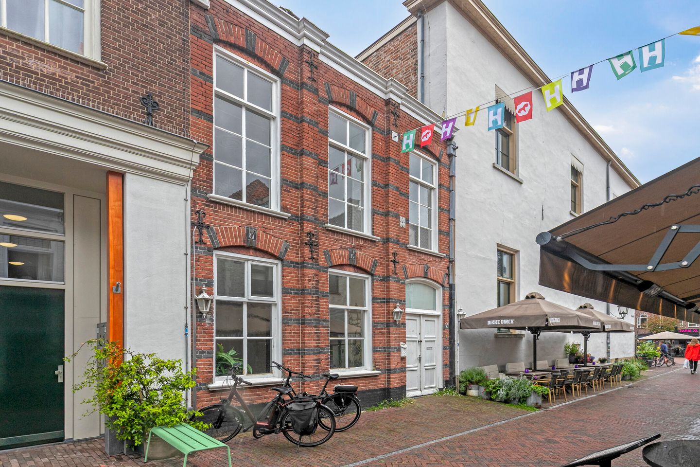 View photo 1 of Hondegatstraat 2