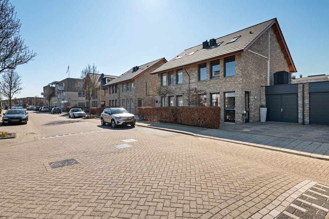 Photo 2 of Zuiderkeerkring 70