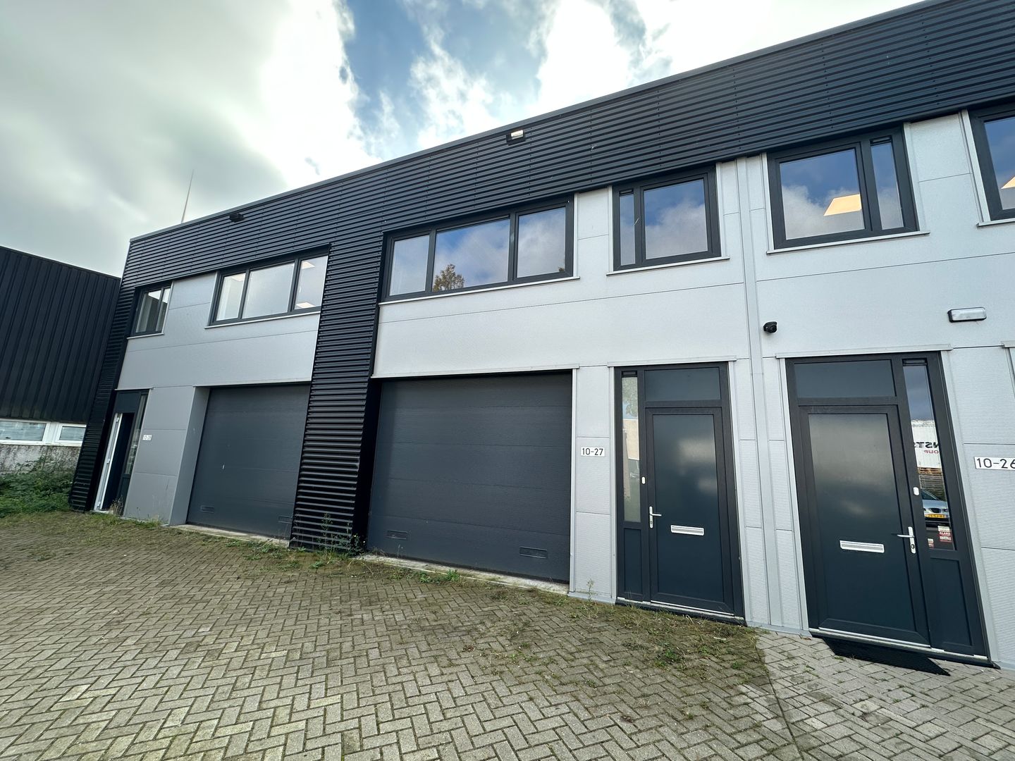 View photo 2 of Aluminiumstraat 10-28