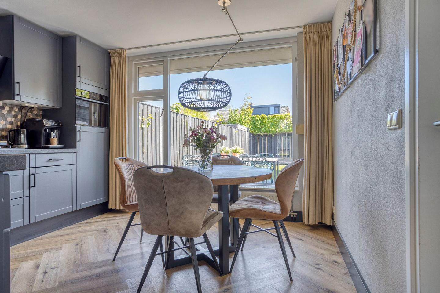 Foto 10 van Burgemeester van der Weidenlaan 56