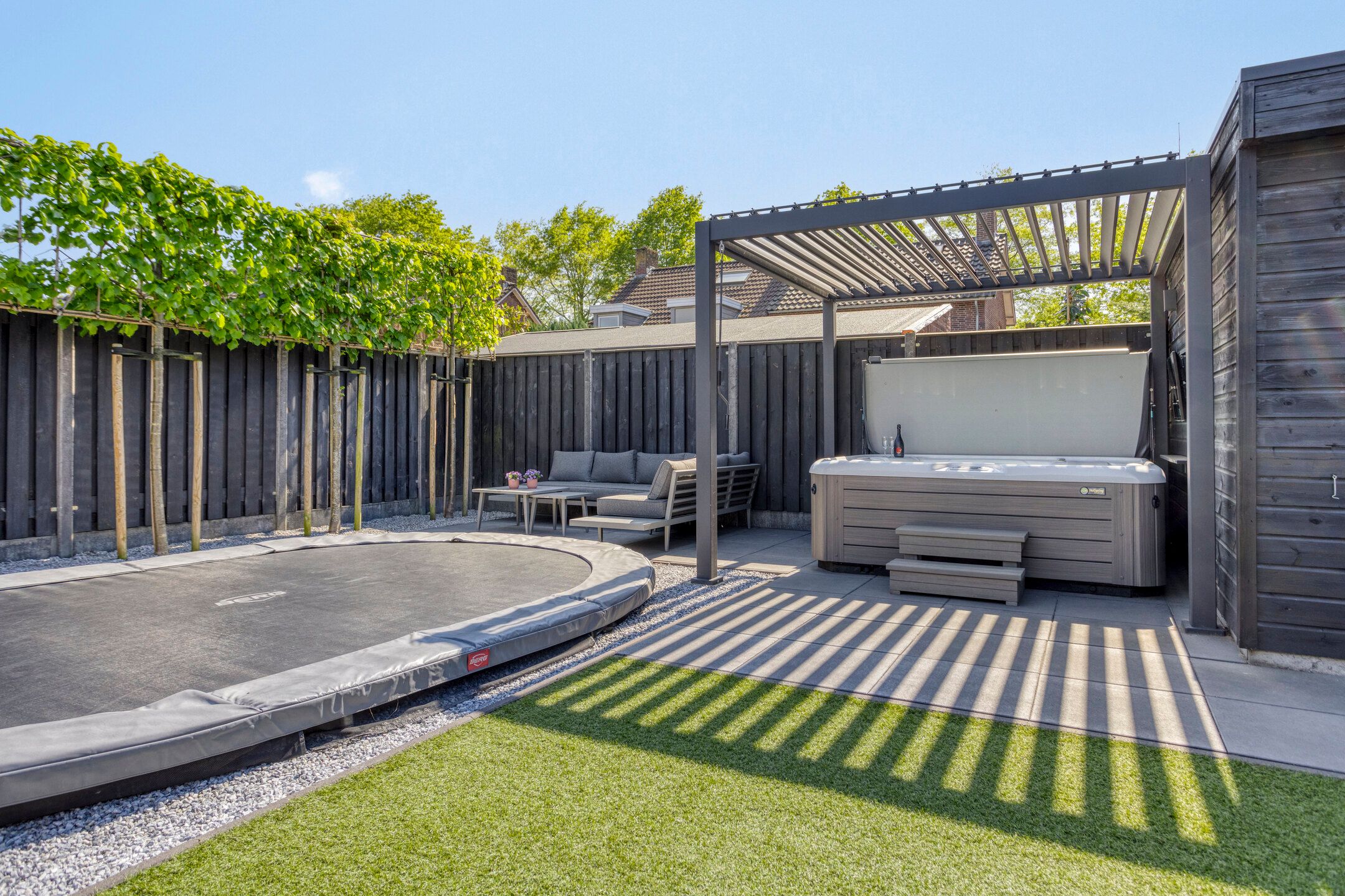 Foto 27 van Burgemeester van der Weidenlaan 56