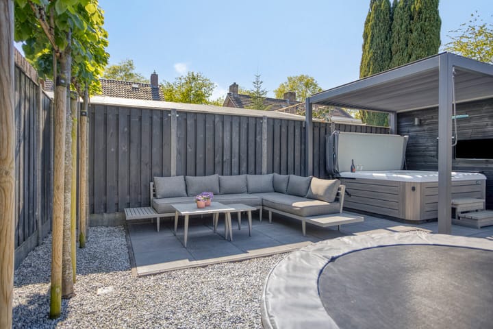 Foto 29 van Burgemeester van der Weidenlaan 56