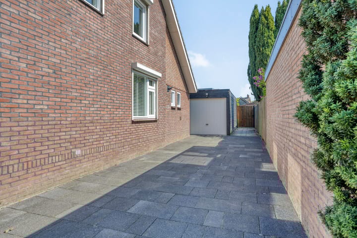 Foto 33 van Burgemeester van der Weidenlaan 56