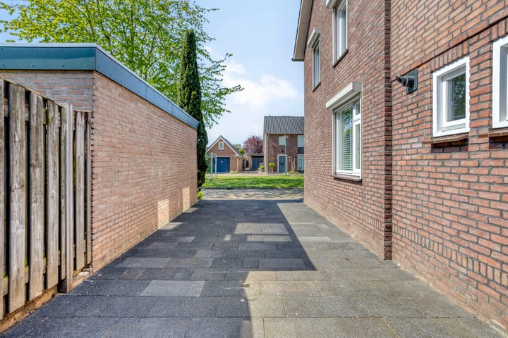 Foto 34 van Burgemeester van der Weidenlaan 56