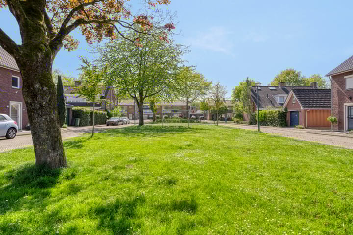 Foto 35 van Burgemeester van der Weidenlaan 56