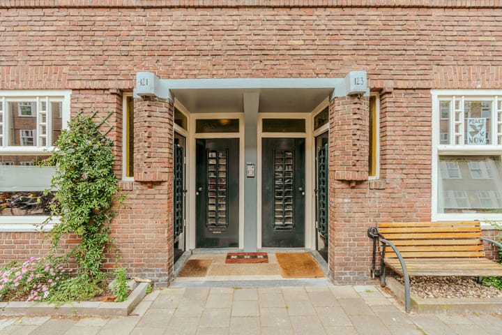 Foto 3 van Van Spilbergenstraat 121-3