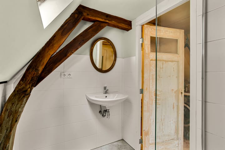 Foto 30 van Warmoesstraat 19