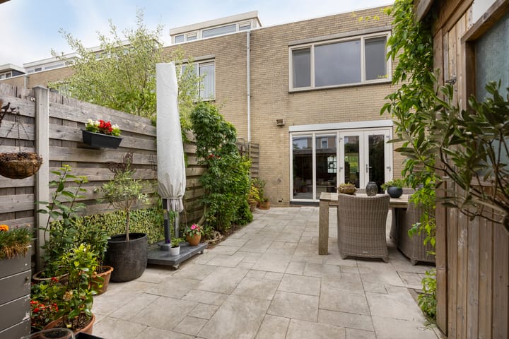 Photo 40 of Reina Prinsen Geerligssingel 6