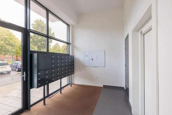 Photo 11 of Makelaarstraat 8-E