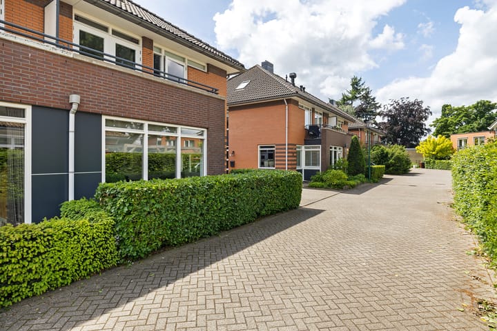 Foto 2 van Mezenhof 10