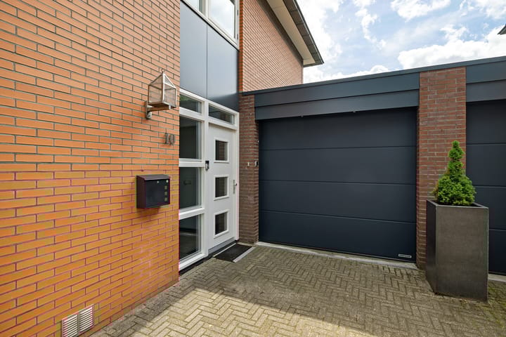 Foto 3 van Mezenhof 10