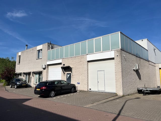 View photo 2 of Nijverheidstraat 8
