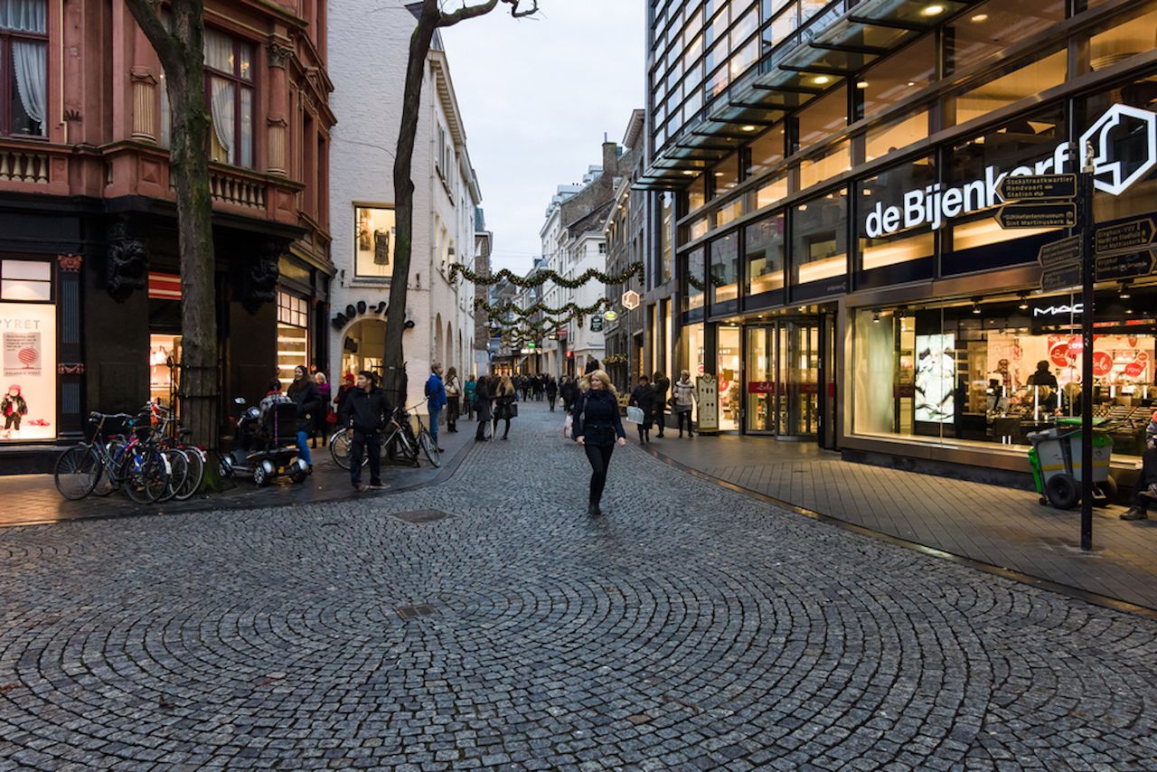 Bekijk foto 2 van Maastrichter Brugstraat 18