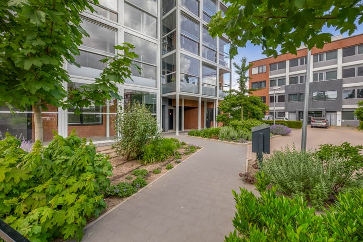 Photo 2 of Binnen Parallelweg 18-A