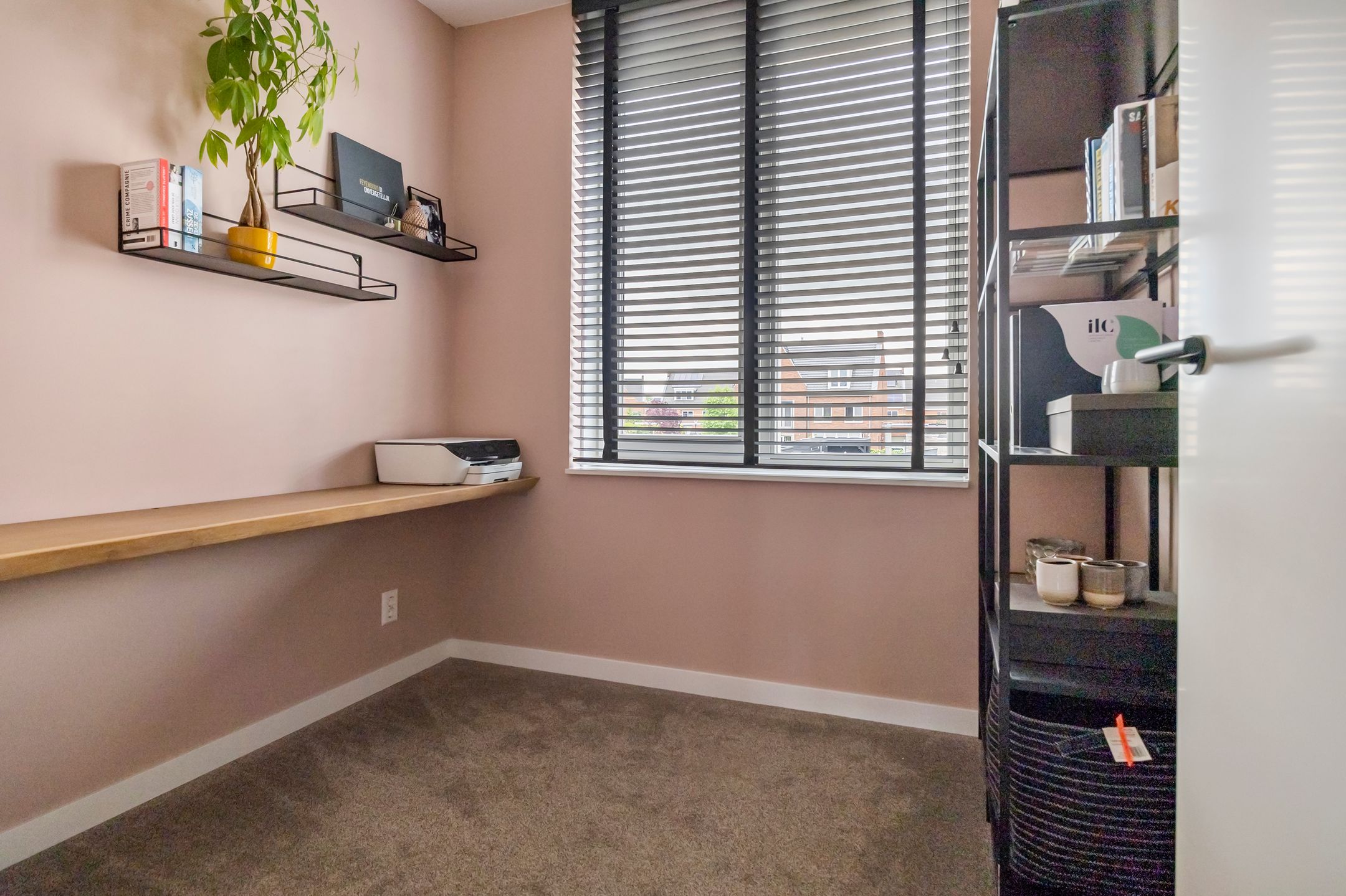 Foto 24 van Sergeant 42