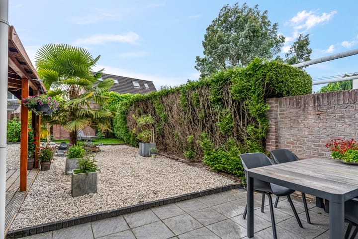 Foto 38 van Clara van Delwigstraat 14