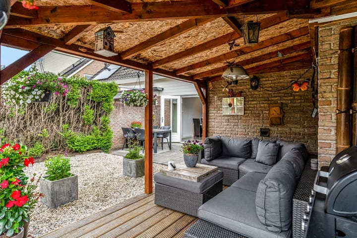 Foto 42 van Clara van Delwigstraat 14