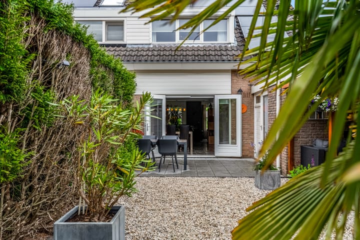 Foto 43 van Clara van Delwigstraat 14