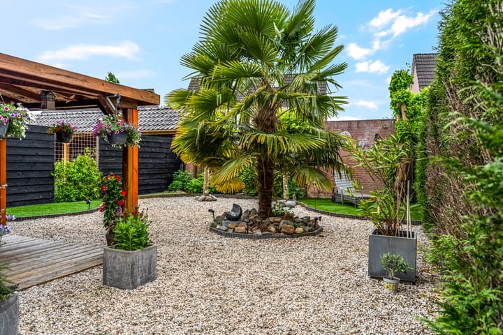 Foto 44 van Clara van Delwigstraat 14