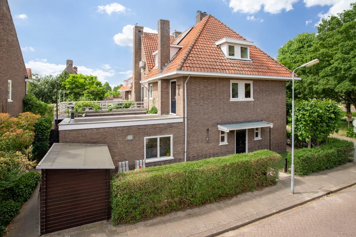 Foto 2 van Borneostraat 1