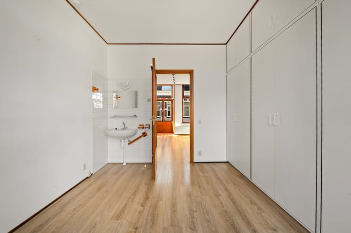 Photo 20 of Haringstraat 15