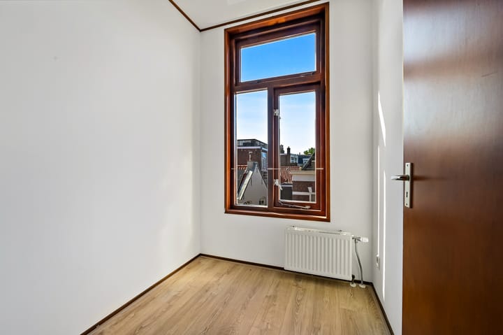 Photo 42 of Haringstraat 15